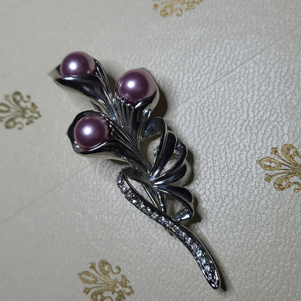 🌼2/$12 New Purple Faux Pearl and Rhinestone Silvertone Floral Brooch